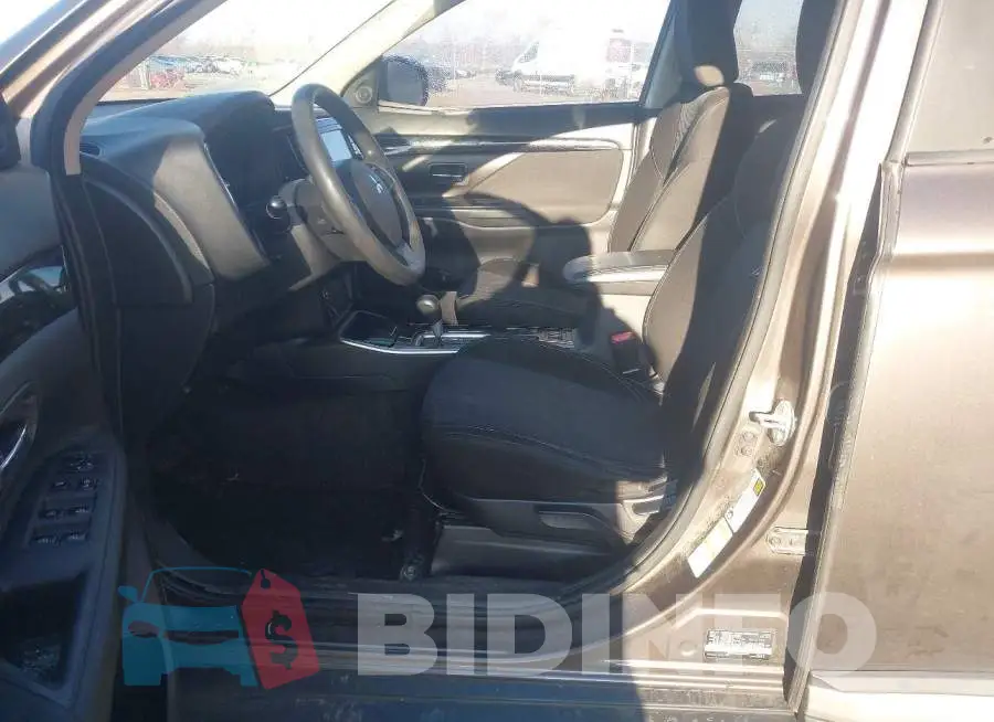 JA4AD2A38KZ053065 Photo# 5
