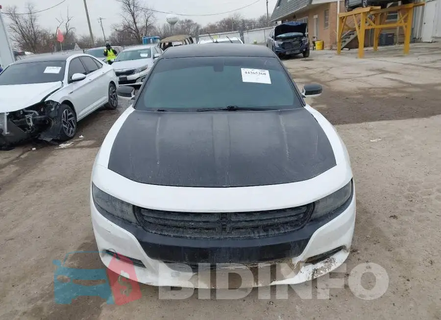 2C3CDXCT8GH227544 Photo# 13