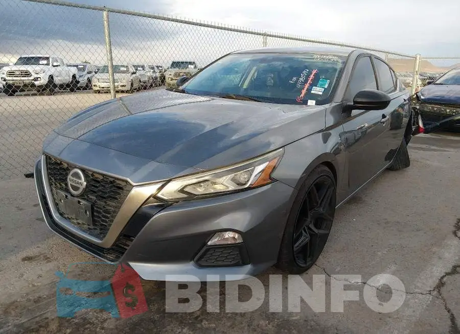 1N4BL4CV3LN304774 Photo# 2