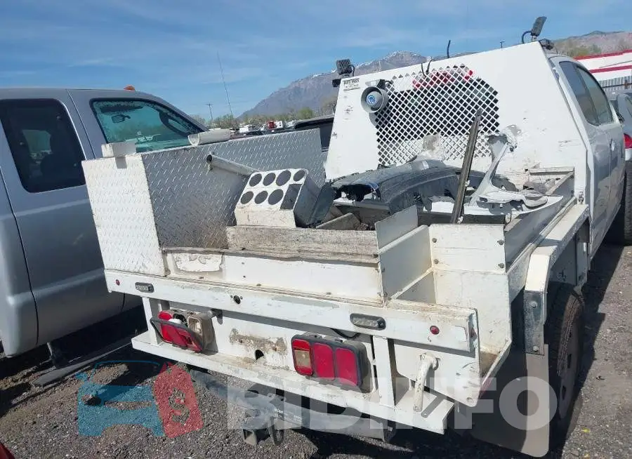 1GCHTBEA6K1125055 Photo# 16