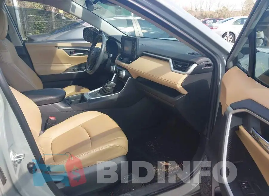 2T3C1RFV8KW045557 Photo# 5