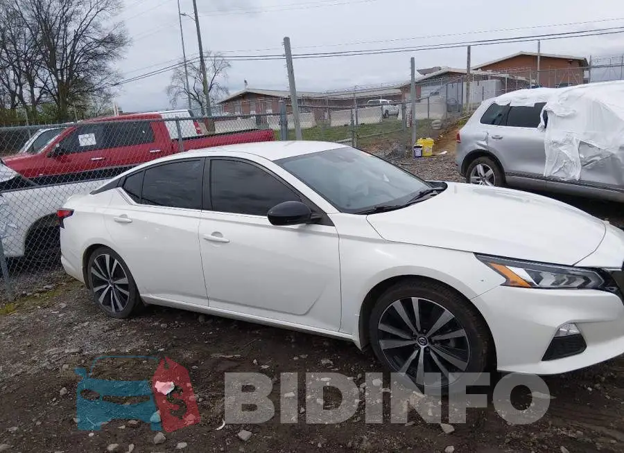 1N4BL4CV3LN317086 Photo# 13