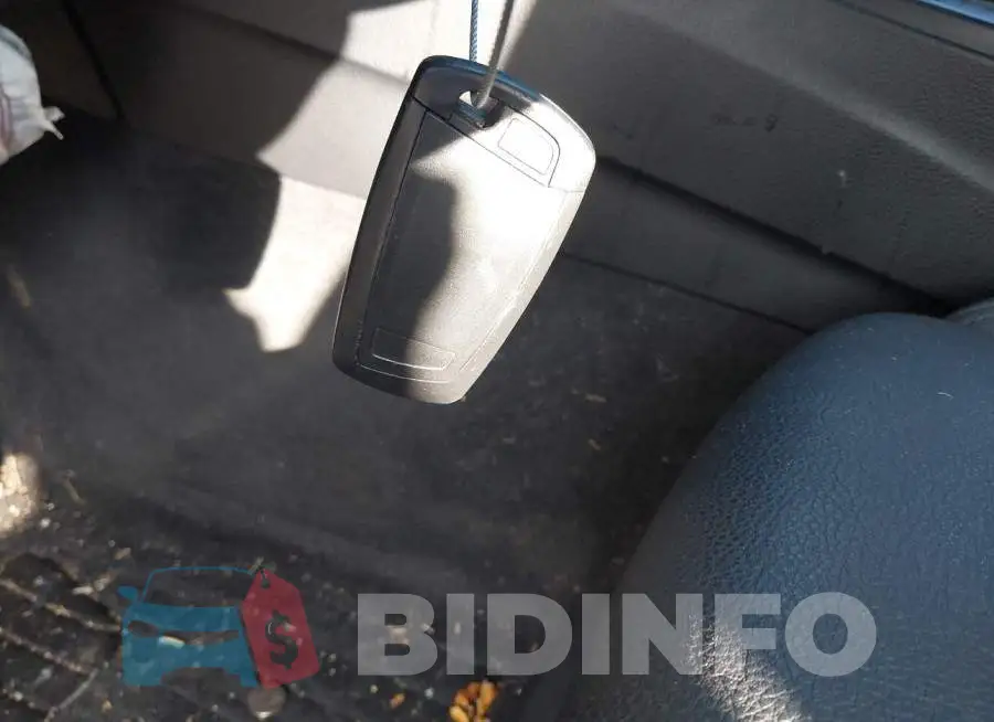 WBA8B9C51JEE83382 Photo# 11