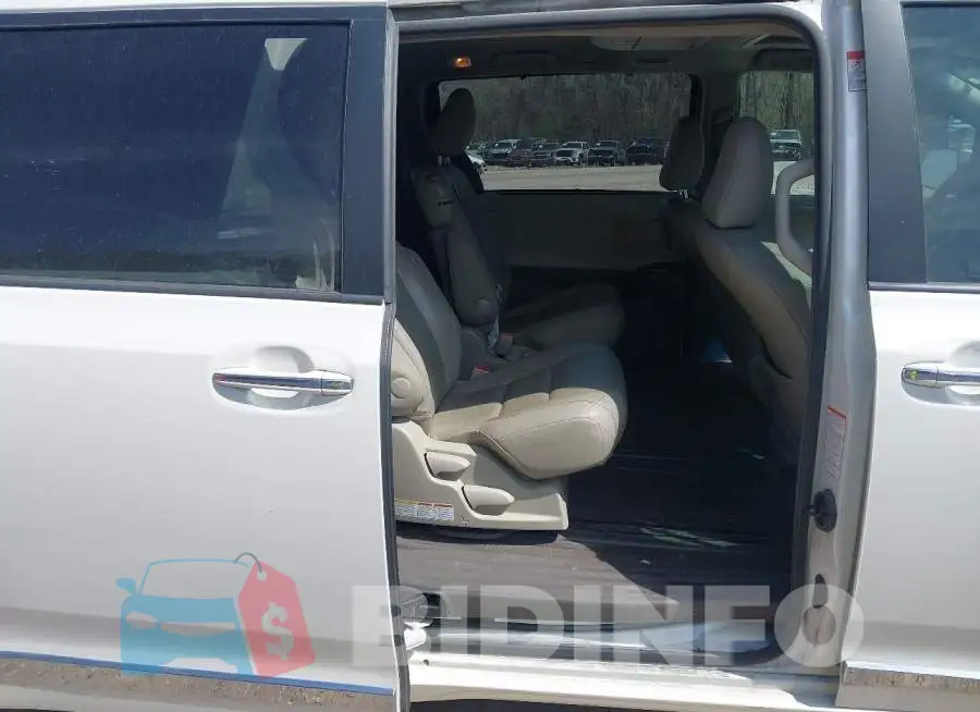 5TDYK3DC8GS722200 Photo# 8