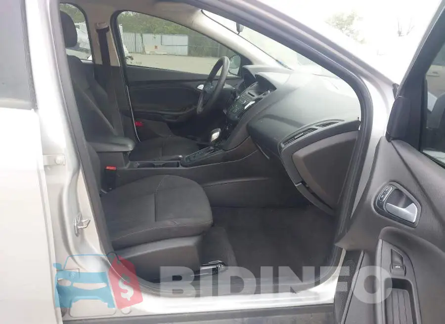 1FADP3F2XHL324693 Photo# 5