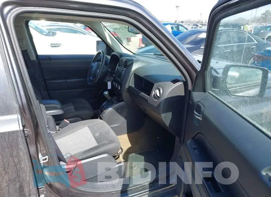 1C4NJPFB2HD102764 Photo# 5