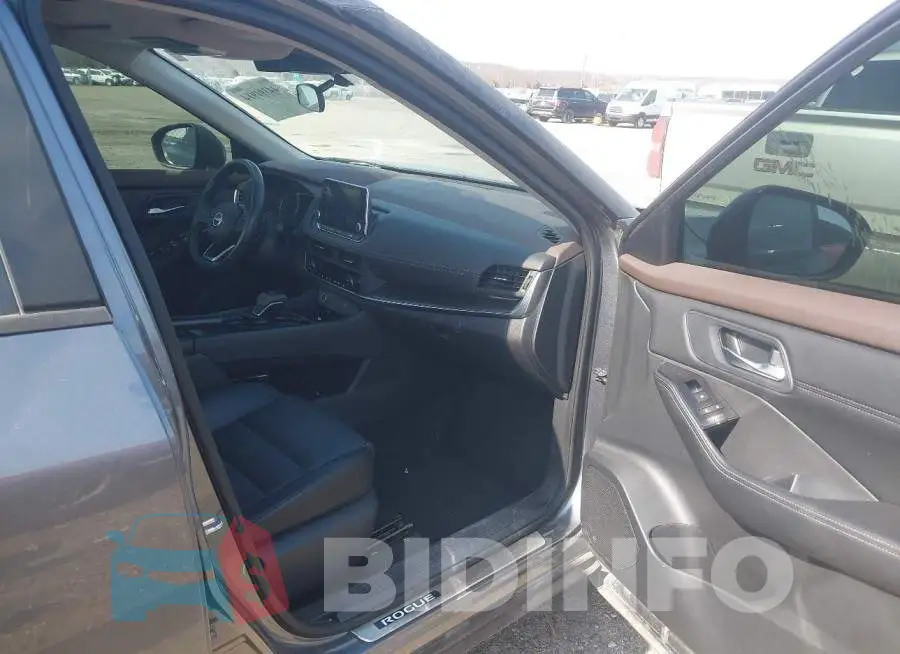 5N1BT3BA6PC928195 Photo# 5