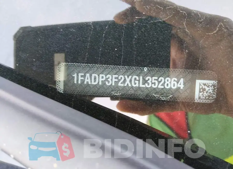 1FADP3F2XGL352864 Photo# 9