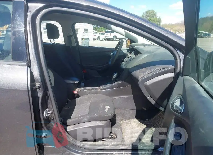 1FADP3F21GL202304 Photo# 5