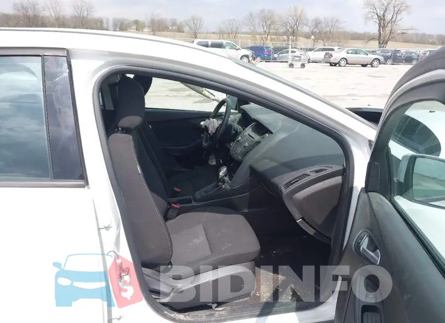1FADP3F2XHL284633 Photo# 5