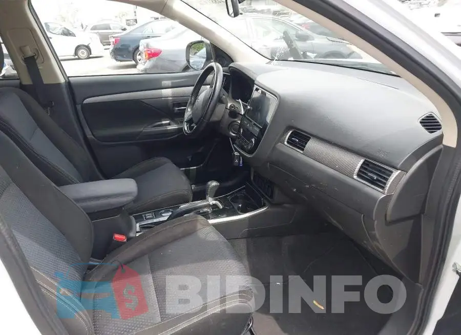 JA4AD3A31JZ039934 Photo# 5