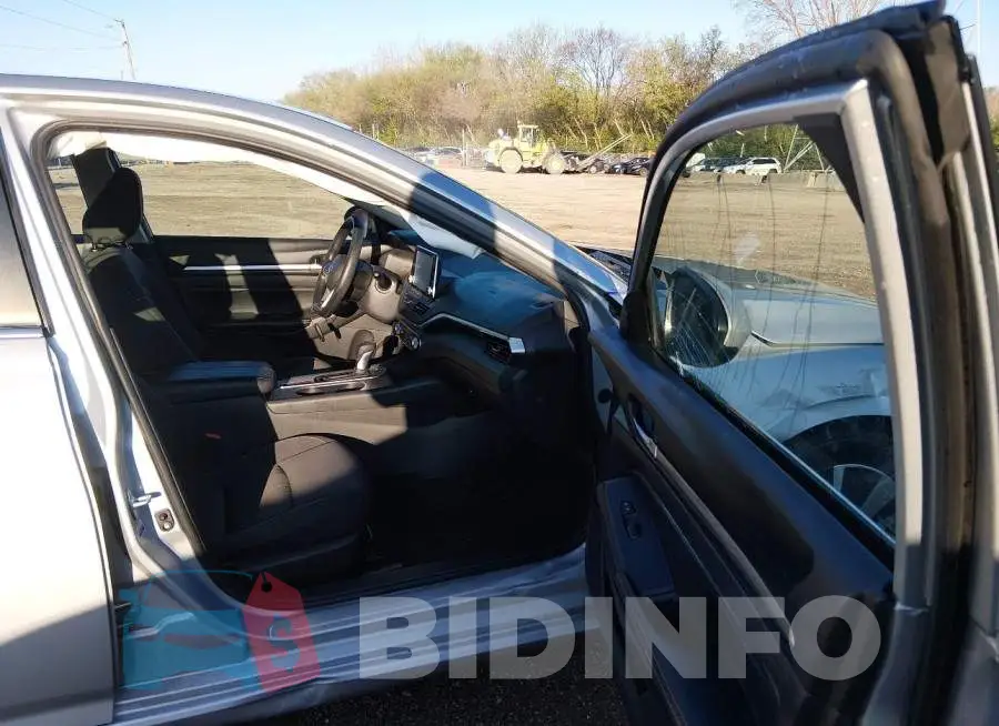 1N4BL4DV3NN357556 Photo# 5
