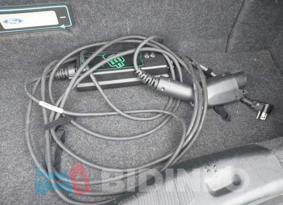 3FA6P0SU2KR274881 Photo# 11